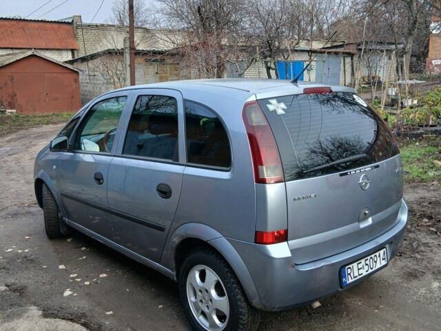 Серый Опель Мерива, объемом двигателя 1.7 л и пробегом 299 тыс. км за 1599 $, фото 2 на Automoto.ua