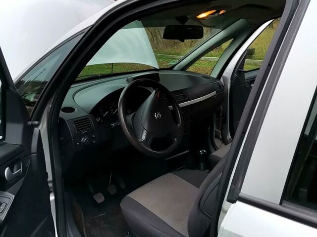 Серый Опель Мерива, объемом двигателя 1.6 л и пробегом 220 тыс. км за 4400 $, фото 3 на Automoto.ua