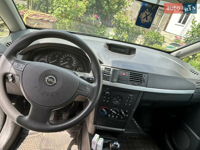 Серый Опель Мерива, объемом двигателя 1.6 л и пробегом 189 тыс. км за 3700 $, фото 12 на Automoto.ua