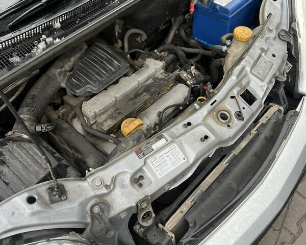 Сірий Опель Меріва, об'ємом двигуна 1.6 л та пробігом 220 тис. км за 3299 $, фото 20 на Automoto.ua