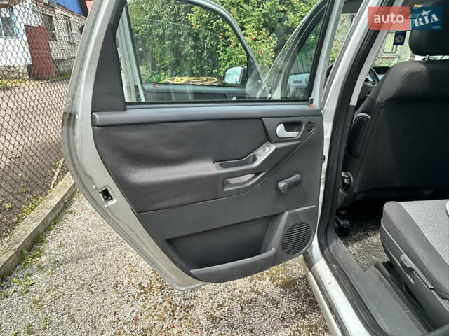 Серый Опель Мерива, объемом двигателя 1.6 л и пробегом 189 тыс. км за 3700 $, фото 13 на Automoto.ua