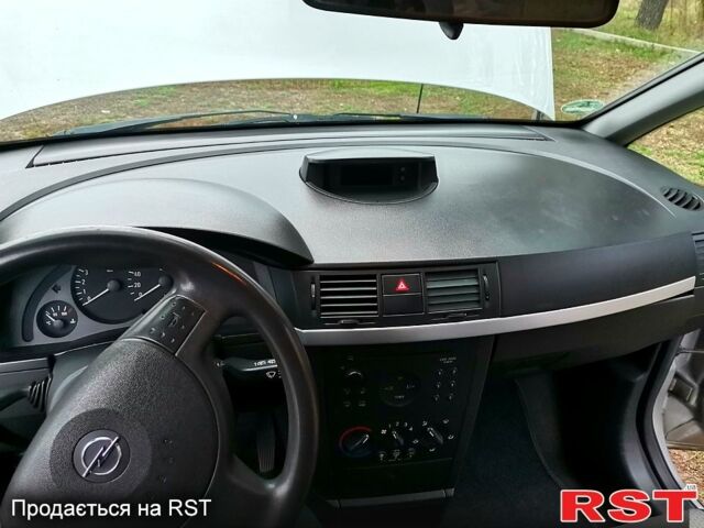 Серый Опель Мерива, объемом двигателя 1.6 л и пробегом 220 тыс. км за 4400 $, фото 8 на Automoto.ua