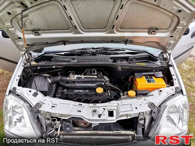 Серый Опель Мерива, объемом двигателя 1.6 л и пробегом 220 тыс. км за 4400 $, фото 4 на Automoto.ua