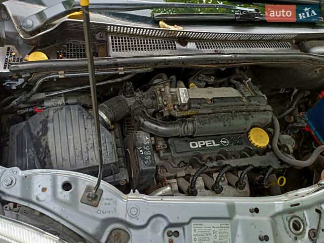 Сірий Опель Меріва, об'ємом двигуна 1.6 л та пробігом 274 тис. км за 4000 $, фото 8 на Automoto.ua