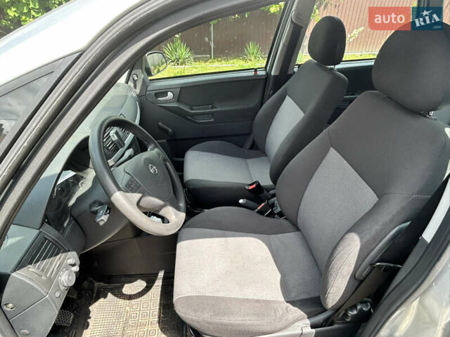 Серый Опель Мерива, объемом двигателя 1.6 л и пробегом 189 тыс. км за 3700 $, фото 10 на Automoto.ua