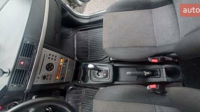 Серый Опель Мерива, объемом двигателя 1.8 л и пробегом 200 тыс. км за 4100 $, фото 4 на Automoto.ua