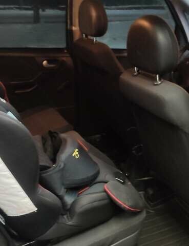 Серый Опель Мерива, объемом двигателя 1.6 л и пробегом 156 тыс. км за 3000 $, фото 7 на Automoto.ua