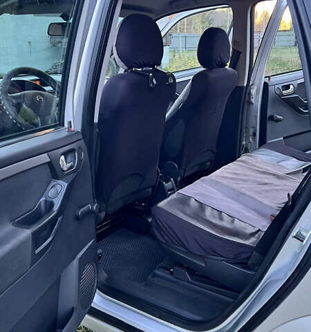 Серый Опель Мерива, объемом двигателя 1.7 л и пробегом 304 тыс. км за 5000 $, фото 13 на Automoto.ua