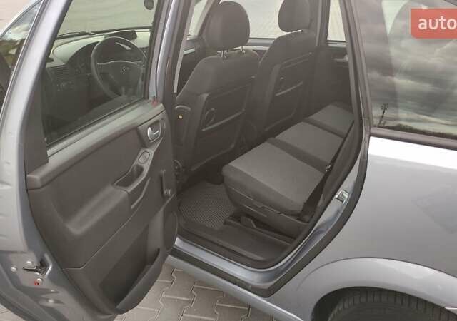 Серый Опель Мерива, объемом двигателя 1.6 л и пробегом 143 тыс. км за 4300 $, фото 18 на Automoto.ua