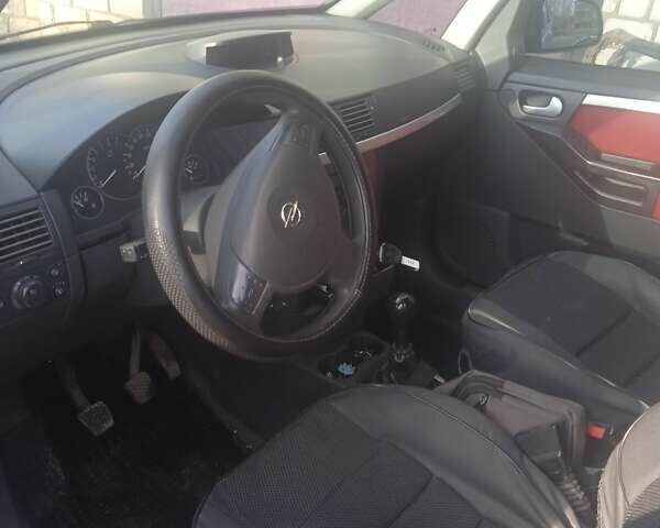 Серый Опель Мерива, объемом двигателя 1.6 л и пробегом 215 тыс. км за 3600 $, фото 2 на Automoto.ua