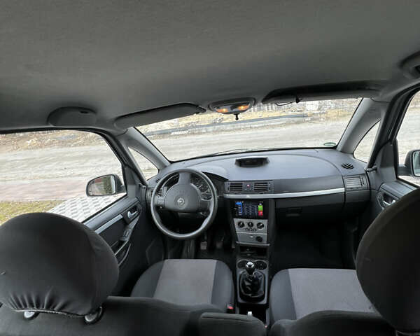 Сірий Опель Меріва, об'ємом двигуна 1.69 л та пробігом 155 тис. км за 4200 $, фото 17 на Automoto.ua