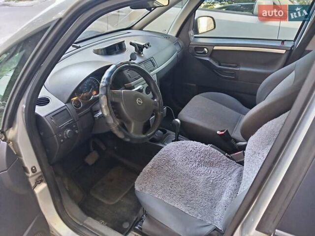 Серый Опель Мерива, объемом двигателя 1.8 л и пробегом 220 тыс. км за 3000 $, фото 2 на Automoto.ua
