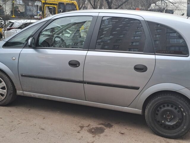 Серый Опель Мерива, объемом двигателя 0 л и пробегом 150 тыс. км за 4300 $, фото 4 на Automoto.ua