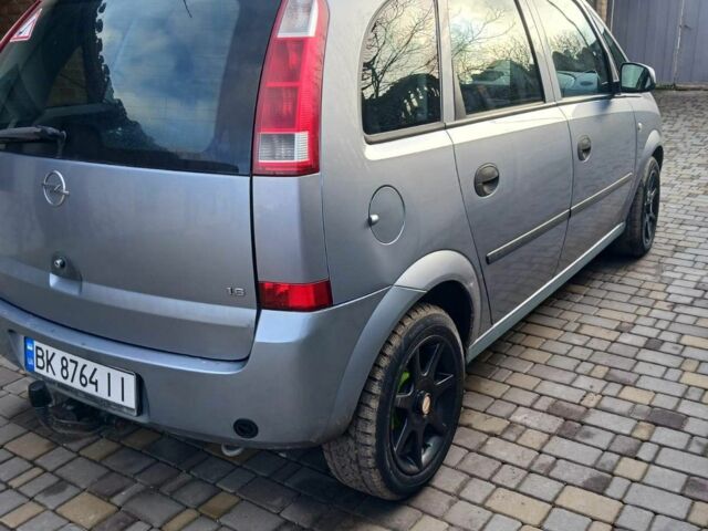Серый Опель Мерива, объемом двигателя 1.6 л и пробегом 244 тыс. км за 4000 $, фото 3 на Automoto.ua