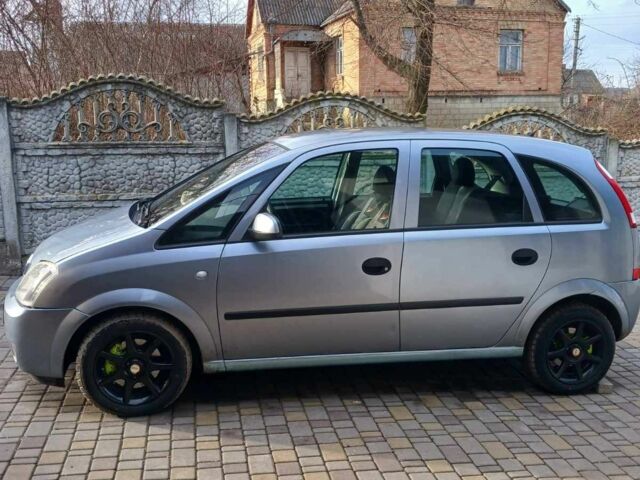 Серый Опель Мерива, объемом двигателя 1.6 л и пробегом 244 тыс. км за 4000 $, фото 2 на Automoto.ua