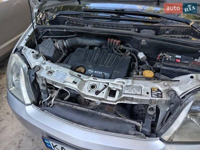 Серый Опель Мерива, объемом двигателя 1.8 л и пробегом 220 тыс. км за 3000 $, фото 5 на Automoto.ua