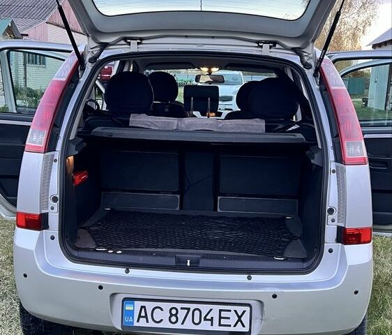 Серый Опель Мерива, объемом двигателя 1.7 л и пробегом 304 тыс. км за 5000 $, фото 7 на Automoto.ua