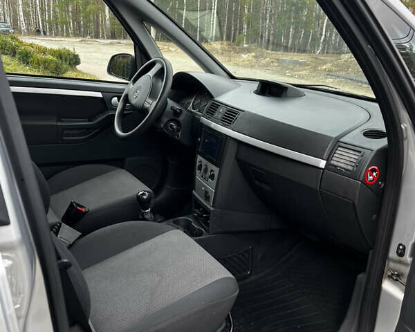 Сірий Опель Меріва, об'ємом двигуна 1.69 л та пробігом 155 тис. км за 4200 $, фото 21 на Automoto.ua