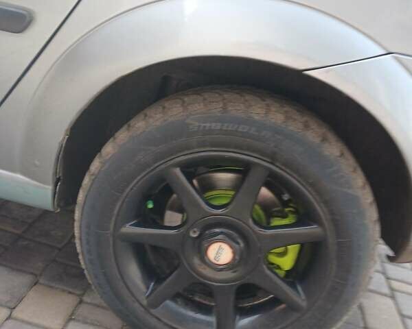 Серый Опель Мерива, объемом двигателя 1.6 л и пробегом 244 тыс. км за 4000 $, фото 4 на Automoto.ua