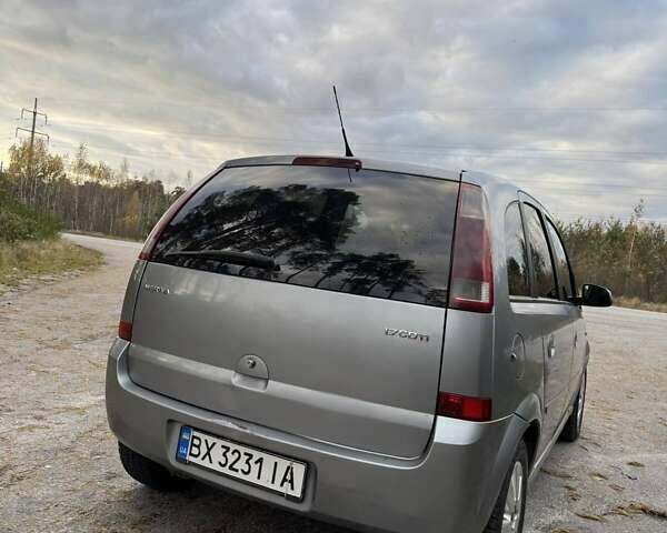 Серый Опель Мерива, объемом двигателя 1.69 л и пробегом 262 тыс. км за 3900 $, фото 2 на Automoto.ua