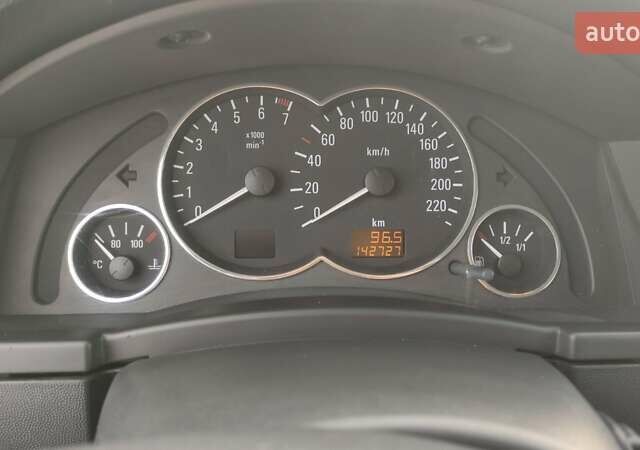 Серый Опель Мерива, объемом двигателя 1.6 л и пробегом 143 тыс. км за 4300 $, фото 11 на Automoto.ua