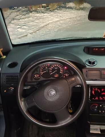 Серый Опель Мерива, объемом двигателя 1.6 л и пробегом 156 тыс. км за 3000 $, фото 2 на Automoto.ua