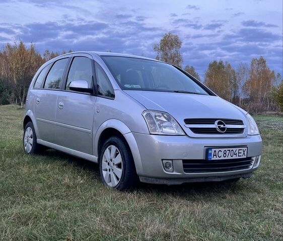 Серый Опель Мерива, объемом двигателя 1.7 л и пробегом 304 тыс. км за 5000 $, фото 2 на Automoto.ua
