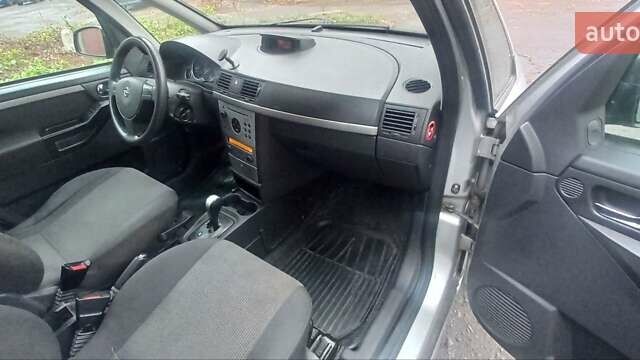 Серый Опель Мерива, объемом двигателя 1.8 л и пробегом 200 тыс. км за 4100 $, фото 1 на Automoto.ua