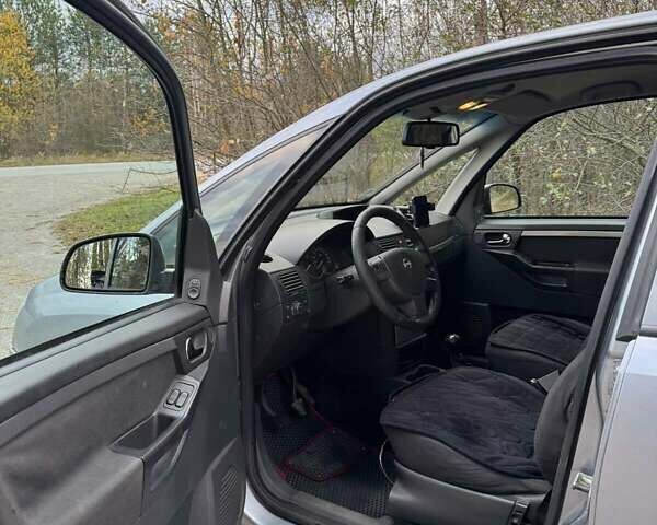 Серый Опель Мерива, объемом двигателя 1.69 л и пробегом 262 тыс. км за 3900 $, фото 4 на Automoto.ua