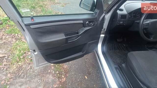 Серый Опель Мерива, объемом двигателя 1.8 л и пробегом 200 тыс. км за 4100 $, фото 5 на Automoto.ua