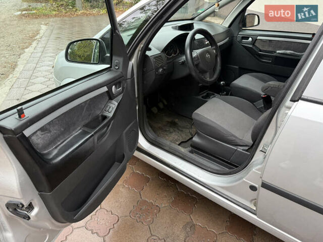 Серый Опель Мерива, объемом двигателя 1.69 л и пробегом 333 тыс. км за 3375 $, фото 9 на Automoto.ua