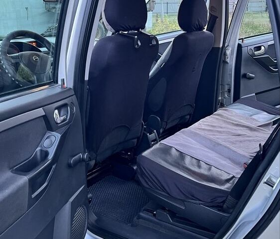 Серый Опель Мерива, объемом двигателя 1.7 л и пробегом 304 тыс. км за 5000 $, фото 6 на Automoto.ua