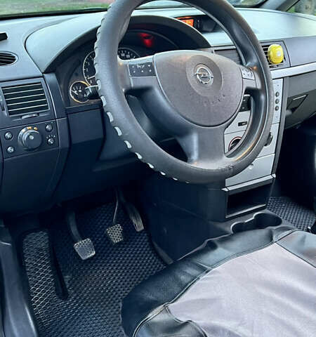 Серый Опель Мерива, объемом двигателя 1.7 л и пробегом 304 тыс. км за 5000 $, фото 14 на Automoto.ua