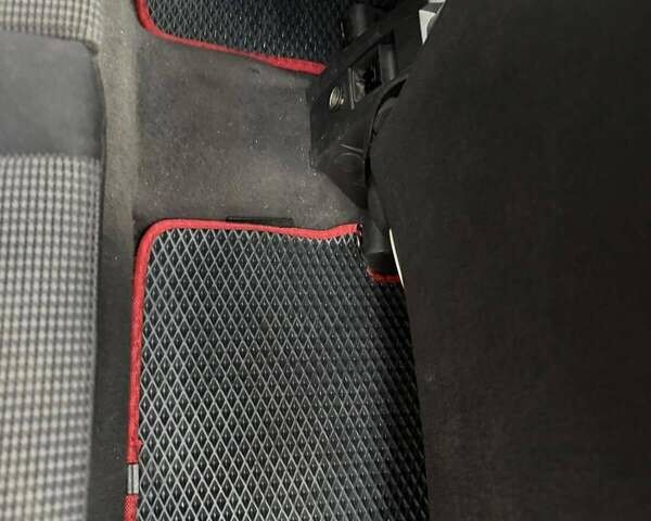 Серый Опель Мерива, объемом двигателя 1.69 л и пробегом 262 тыс. км за 3900 $, фото 3 на Automoto.ua