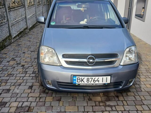 Серый Опель Мерива, объемом двигателя 1.6 л и пробегом 244 тыс. км за 4000 $, фото 4 на Automoto.ua