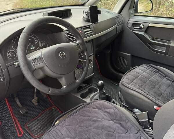 Серый Опель Мерива, объемом двигателя 1.69 л и пробегом 262 тыс. км за 3900 $, фото 10 на Automoto.ua