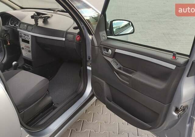 Серый Опель Мерива, объемом двигателя 1.6 л и пробегом 143 тыс. км за 4300 $, фото 16 на Automoto.ua