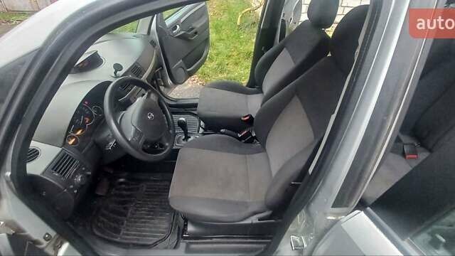 Серый Опель Мерива, объемом двигателя 1.8 л и пробегом 200 тыс. км за 4100 $, фото 6 на Automoto.ua