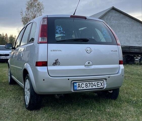 Серый Опель Мерива, объемом двигателя 1.7 л и пробегом 304 тыс. км за 5000 $, фото 4 на Automoto.ua