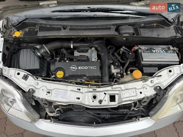 Серый Опель Мерива, объемом двигателя 1.69 л и пробегом 333 тыс. км за 3375 $, фото 8 на Automoto.ua