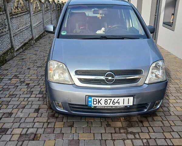 Серый Опель Мерива, объемом двигателя 1.6 л и пробегом 244 тыс. км за 4000 $, фото 3 на Automoto.ua