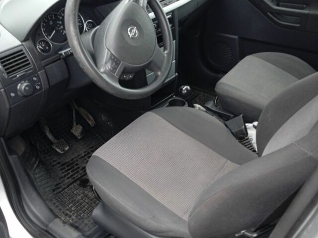 Сірий Опель Меріва, об'ємом двигуна 1.7 л та пробігом 260 тис. км за 3899 $, фото 1 на Automoto.ua