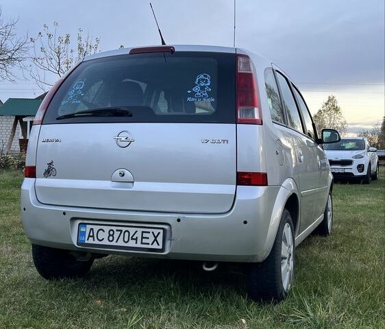 Серый Опель Мерива, объемом двигателя 1.7 л и пробегом 304 тыс. км за 5000 $, фото 3 на Automoto.ua