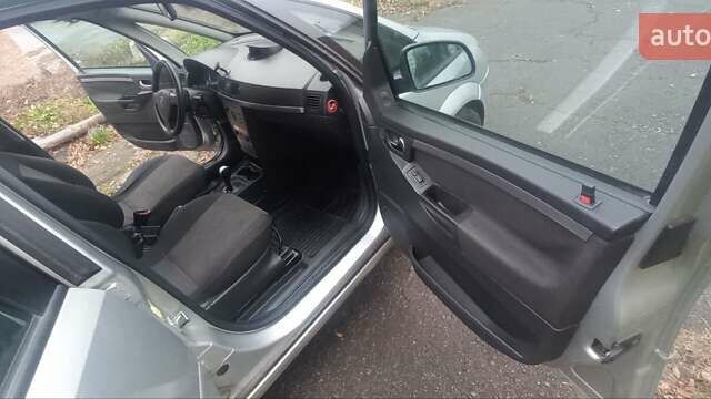 Серый Опель Мерива, объемом двигателя 1.8 л и пробегом 200 тыс. км за 4100 $, фото 14 на Automoto.ua