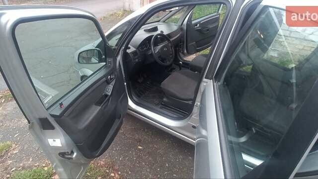 Серый Опель Мерива, объемом двигателя 1.8 л и пробегом 200 тыс. км за 4100 $, фото 7 на Automoto.ua