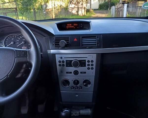 Сірий Опель Меріва, об'ємом двигуна 1.6 л та пробігом 235 тис. км за 3900 $, фото 4 на Automoto.ua