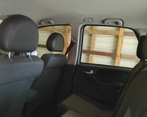 Сірий Опель Меріва, об'ємом двигуна 1.6 л та пробігом 180 тис. км за 2990 $, фото 7 на Automoto.ua