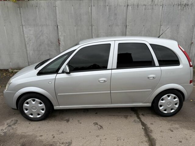 Серый Опель Мерива, объемом двигателя 1.4 л и пробегом 226 тыс. км за 3950 $, фото 1 на Automoto.ua