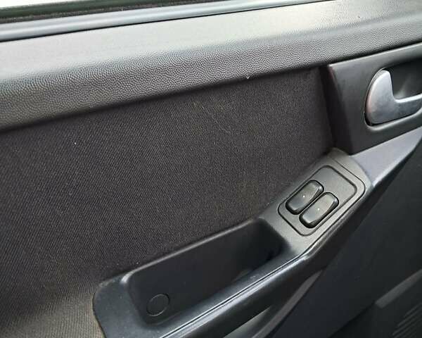 Серый Опель Мерива, объемом двигателя 1.3 л и пробегом 244 тыс. км за 3300 $, фото 10 на Automoto.ua