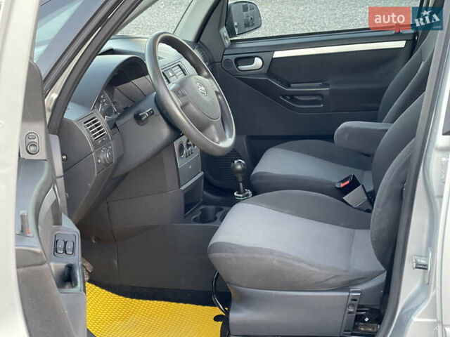 Серый Опель Мерива, объемом двигателя 1.6 л и пробегом 279 тыс. км за 3450 $, фото 16 на Automoto.ua